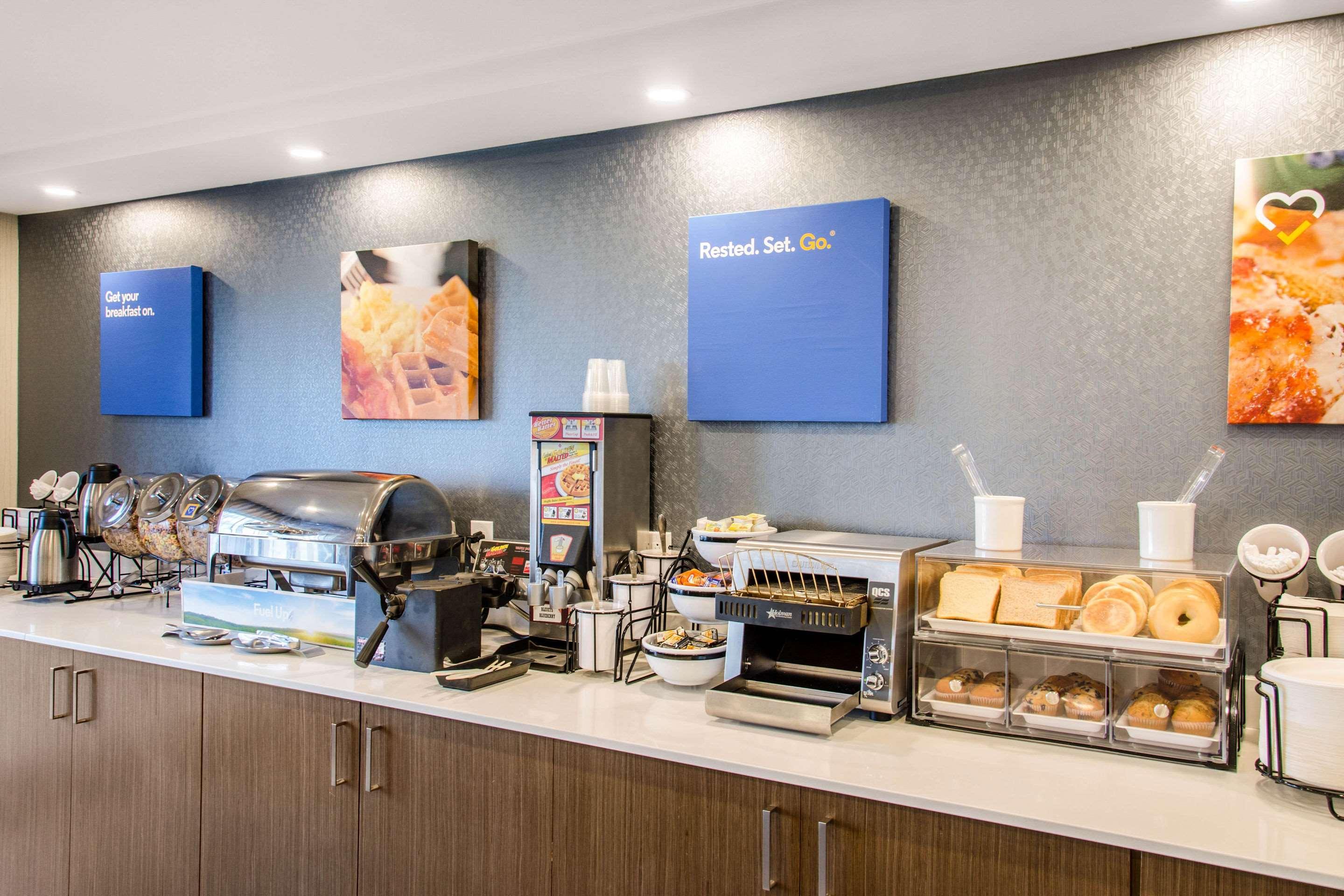Comfort Inn Aeroport Дорваль Екстер'єр фото